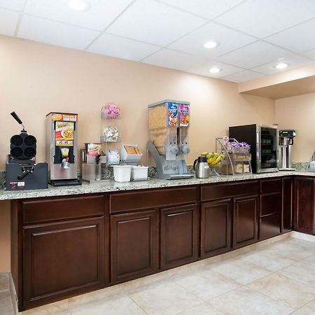 Super 8 By Wyndham Chester/Richmond Area Bagian luar foto