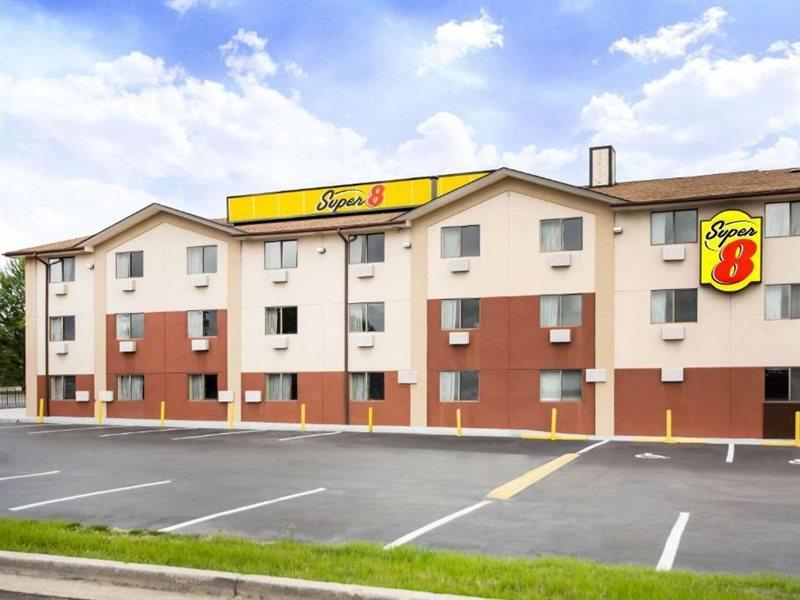 Super 8 By Wyndham Chester/Richmond Area Bagian luar foto