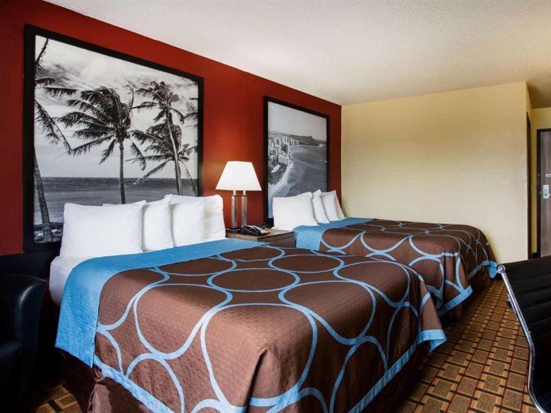 Super 8 By Wyndham Chester/Richmond Area Bagian luar foto