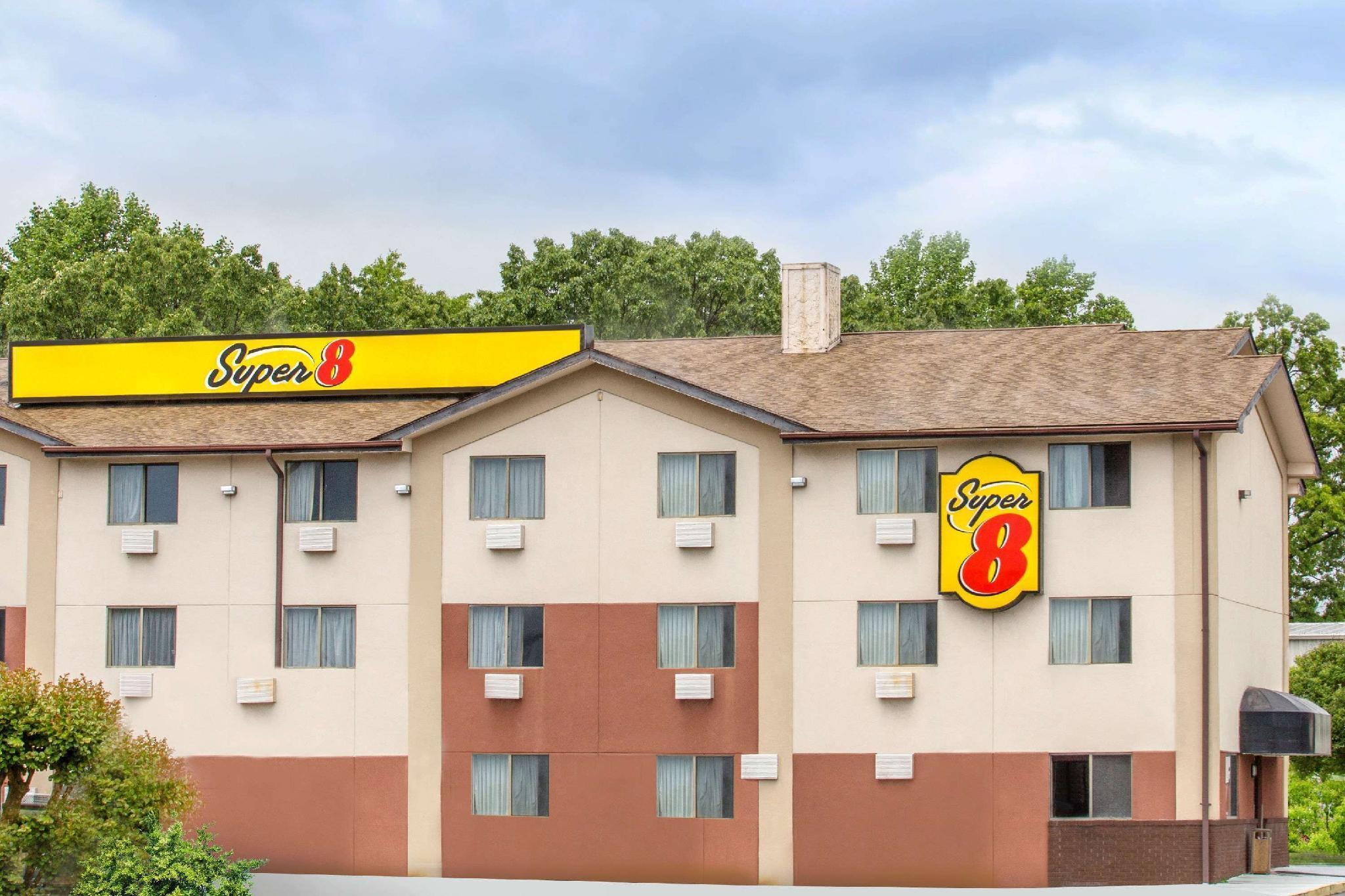 Super 8 By Wyndham Chester/Richmond Area Bagian luar foto